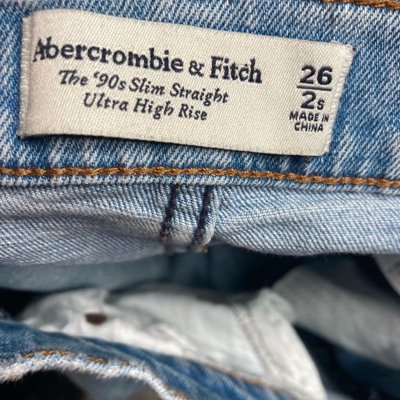 Abercrombie & Fitch 90’s Slim Straight Ultra High Rise Jeans - Picture 9 of 10